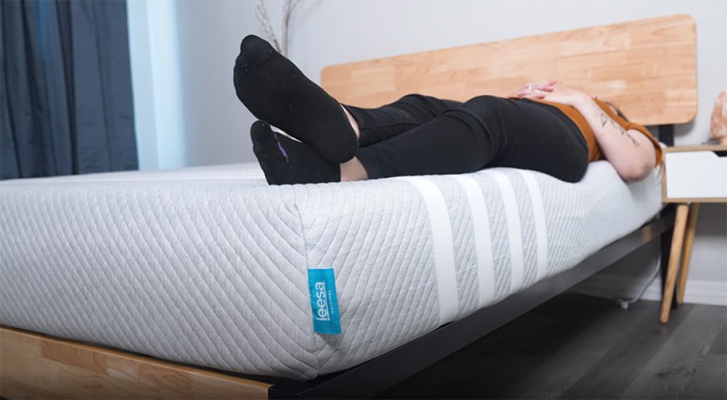 Emma is testing edge support for Leesa Original mattress