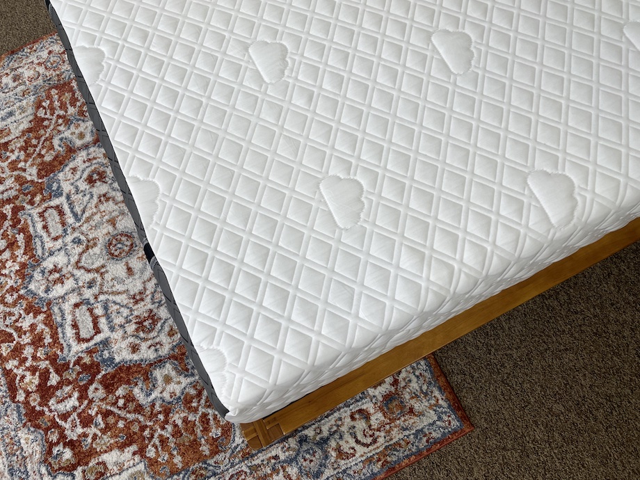 Puffy Royal Hybrid mattress cover