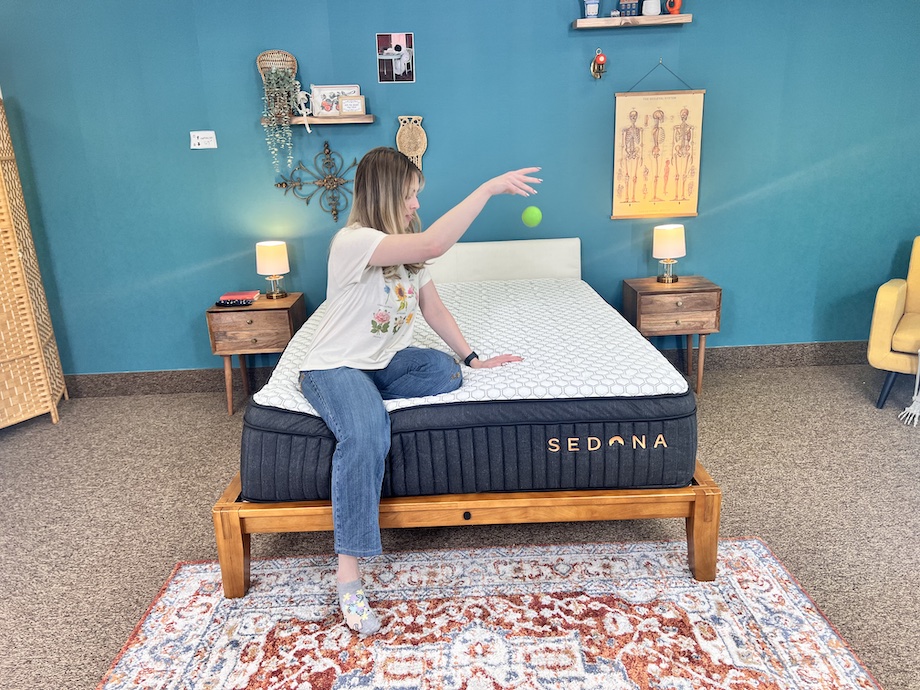 Brooklyn Bedding Sedona Elite bounce test