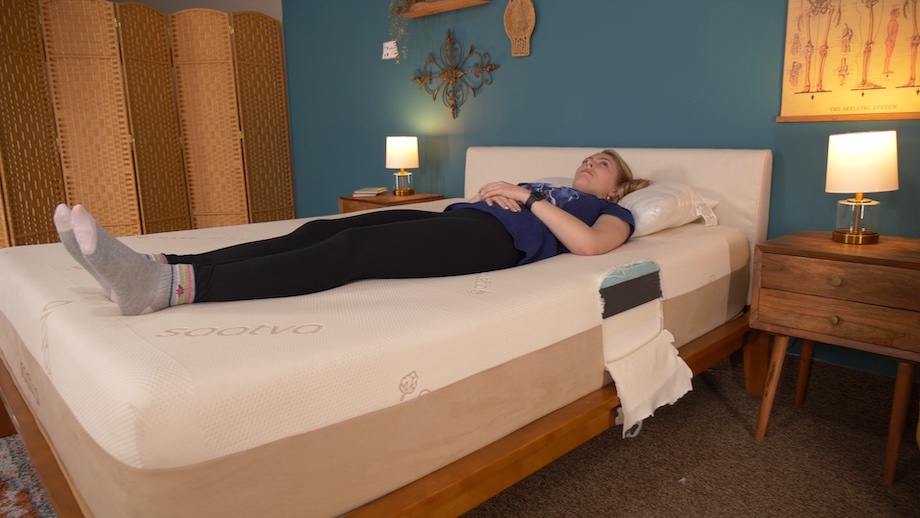 Julia, of Sleep Advisor, testing the Contour5 for back sleepers